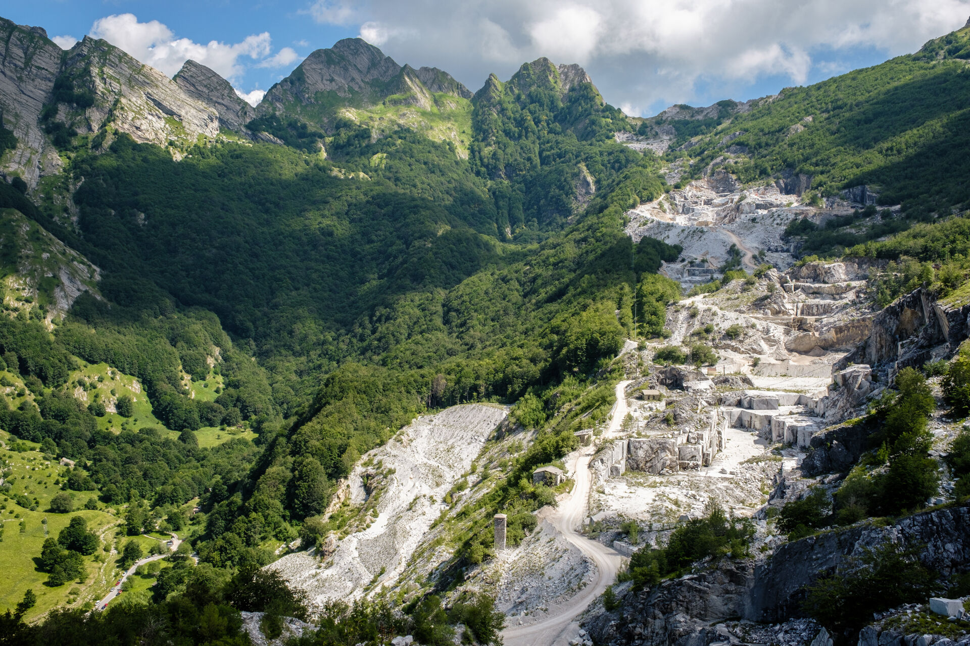 Cava di marmo in localit&agrave; Orto di Donna, Alpi Apuane