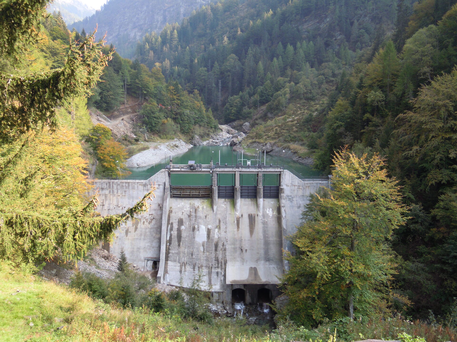 Invaso artificiale in montagna